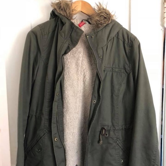 Jackets, flannels, sweaters, black jumpsuit - Picture 8 of 8